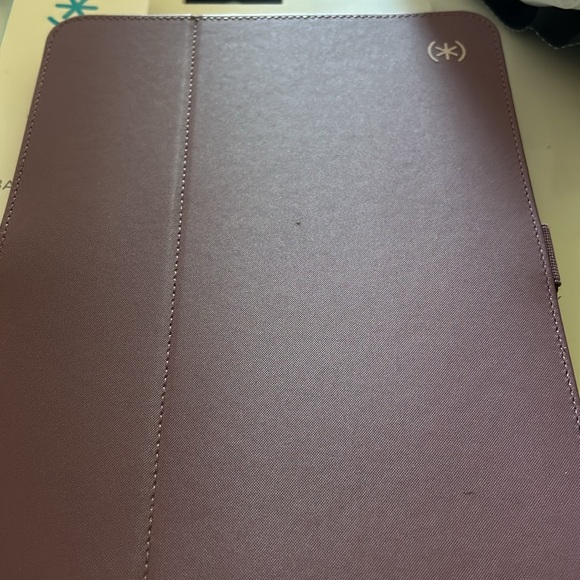 Speck - balance folio - iPad 10.9” (2022) - Picture 3 of 6